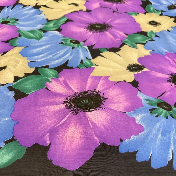 Codello Italy 🇮🇹 Pure Silk Floral Scarf – Hand Rolled Edges - Picture 7 of 10